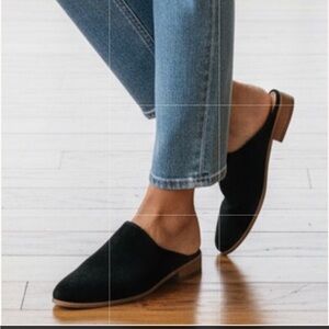 Zodiac Black Suede sophisticated black everyday  low heel Mules Loafers Sz 7